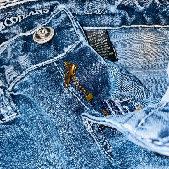 Women’s Jeans, Bottom Has Flared Ends, Zipper Is Also Detached As Shown In Pics - Picture 3 of 4